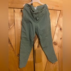 Army green relax pants with slim ankle